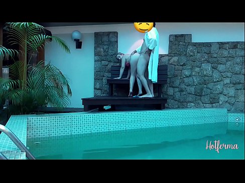 ❤️ Sjef inviterer hushjelp til bassenget, men kunne ikke motstå en varm ❤️❌ Pornovideo hos oss ️❤